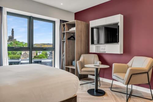 Televiisor ja/või meelelahutuskeskus majutusasutuses Roomzzz Edinburgh