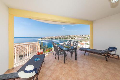 Apartments Villa Nea Leona