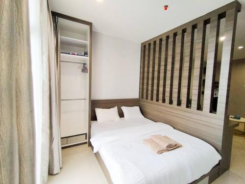 a bedroom with a large white bed and a mirror at Lovina 23-09 at Formosa Residence in Nagoya