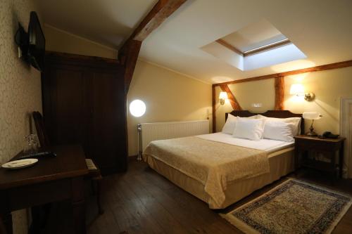 Ein Bett oder Betten in einem Zimmer der Unterkunft Saka Manor
