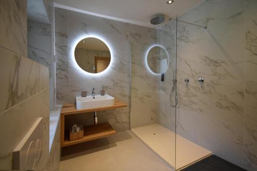 Bilik mandi di Design Residence Nellere