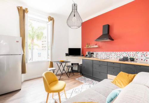 Kuchyň nebo kuchyňský kout v ubytování Cannes 99 superbe appartement design