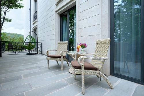  Aurora Resort Tsaghkadzor -  Room  picture :   Tea/Coffee maker    Shower    Bath                           