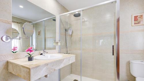 a bathroom with a sink and a shower at Chalet Mar in Caleta De Fuste