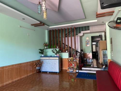 a lobby with blue walls and a staircase in a building at SPOT ON 1186 Nha Nghi Huong Mai in Da Nang