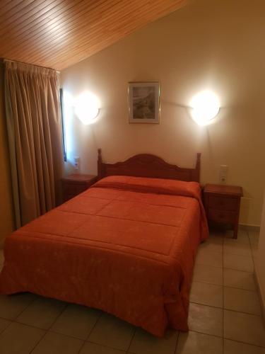  Hotel Sucara -  Room  picture :   Bath    TV    Telephone                           