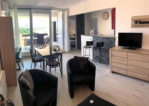Le Rouge et Le Noir 45 m2 sur Coursives Gde Terrasse Port Nature Naturiste