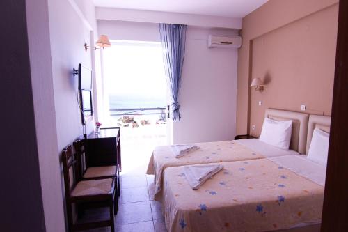 Katil atau katil-katil dalam bilik di Creta Mare Hotel
