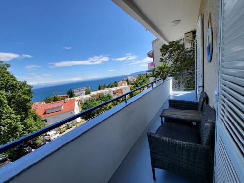 Apartment with direct Sea View, Free Parking and close to Beaches and Promenade
