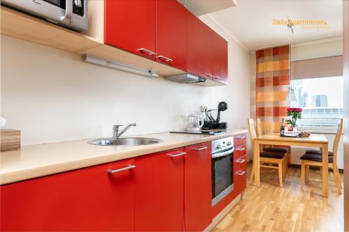 Η κουζίνα ή μικρή κουζίνα στο Luxury Suites - Viru Keskus by Rikas Hotels