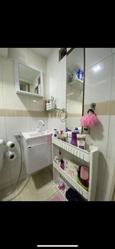 Apartamento no Recreio tesisinde bir banyo