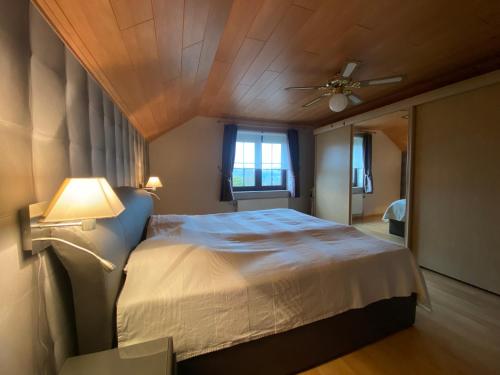 Postel nebo postele na pokoji v ubytování 2 - Cozy Stay Near Circuit Spa-Francorchamps - Only 20 Minutes on Foot - Parking free