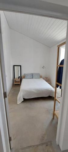 a bedroom with a bed in a white room at Casa d´Abela in Abela