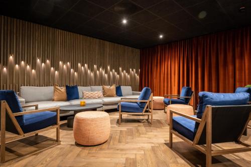 a waiting room with a couch and chairs at ProfilHotels Calmar Stadshotell in Kalmar