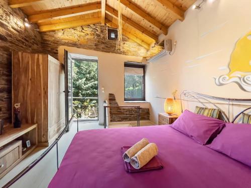 Un pat sau paturi într-o cameră la Ikaria View Resort and Villa with Pool