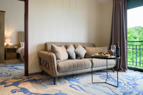  Aurora Resort Tsaghkadzor -  Room  picture :   Tea/Coffee maker    Shower    Bath                           