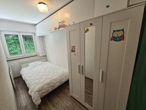 מיטה או מיטות בחדר ב-Remointze COSY & CENTER apartments by Alpvision Résidences
