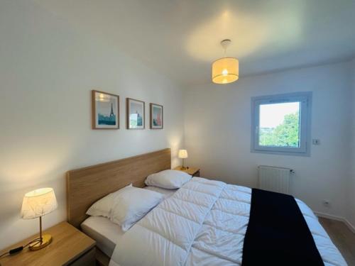 Postel nebo postele na pokoji v ubytování Bel appartement coeur de Vannes