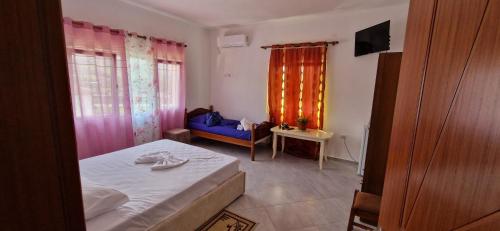 a bedroom with a bed and a couch and a window at Bar-Restaurant-Hotel-Familja in Klos