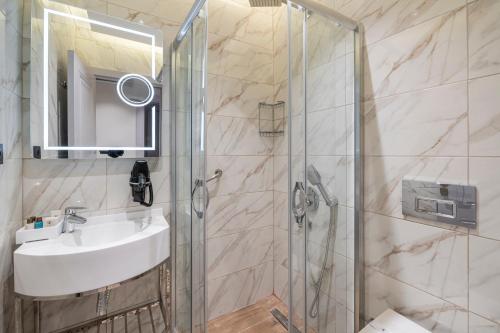 Koupelna v ubytování Pera Luna Premium Hotel