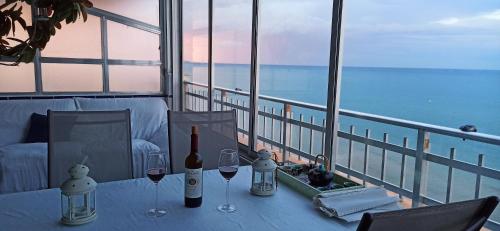 BLUE DOUBLE PRIVATE ROOM AT FRONT BEACH FLAT ...