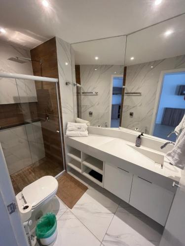 a bathroom with a sink and a toilet and a mirror at Apartamento com Vista Imperdível in Rio de Janeiro