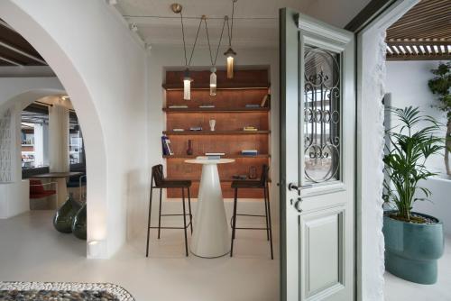 a dining room with a table and chairs and a door at Andronis Minois in Parasporos