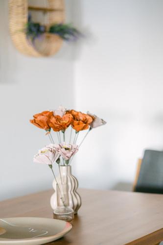 a vase filled with flowers sitting on a table at Rodini House in Kato Rodini