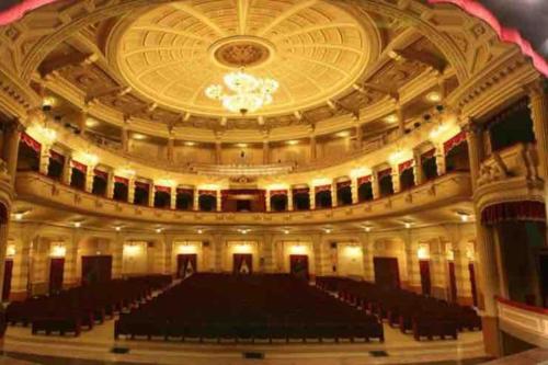 an empty auditorium of a theatre with chairs in it at la casa di Alice in Vercelli