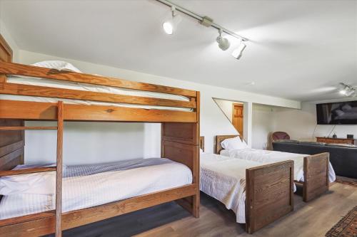 - une chambre avec 2 lits superposés dans l'établissement Dug's House, à Stowe