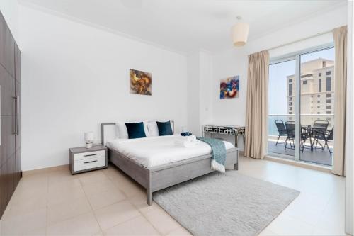 Postel nebo postele na pokoji v ubytování Stunning Sea and Marina Views / 2 Bedroom Penthouse / Dubai Marina