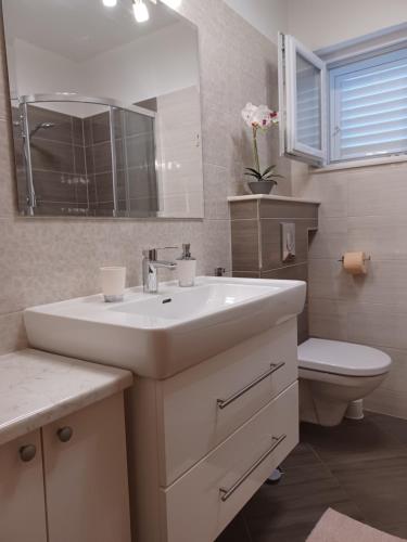Kúpeľňa v ubytovaní MG Ravlic Apartments