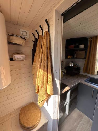 Una cocina o zona de cocina en Tiny House et chevaux