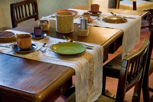 a wooden table with a green plate on it at Relais La Torre in Chiassa Superiore