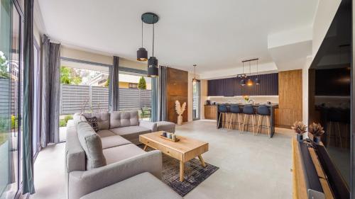 Par La Mer, Sun & Snow