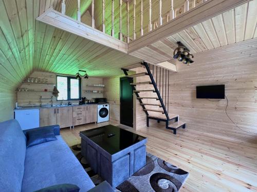 TV a/nebo společenská místnost v ubytování Sno Woodland