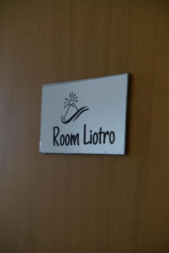 a sign on a door that reads room lori at Airport suite in Catania