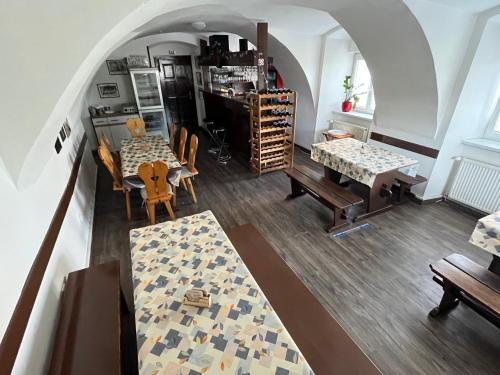 an overhead view of a living room with tables and chairs at H@M Penzion in Žlutice