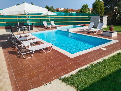 Maria Lemoni swimming pool apartment