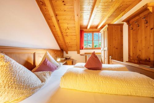 a bedroom with two beds and a window at Mitterbruggehof Apt Berganemone in Anterselva di Mezzo