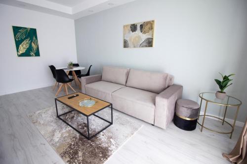 Photo de la galerie de l'établissement 2 Rooms A504 StayInn by Cosmopolis, à Ştefăneştii de Jos