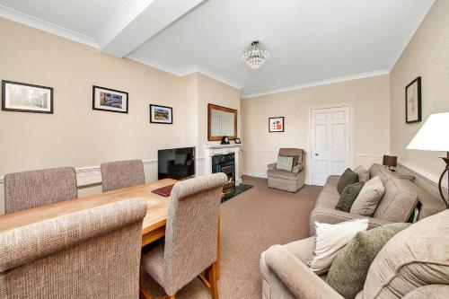 Televisyen dan/atau pusat hiburan di Finest Retreats - Kilburn Hall Apt