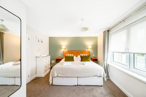 a bedroom with two beds and a window at Finest Retreats - Ryedale Hall Cottage in Thirsk