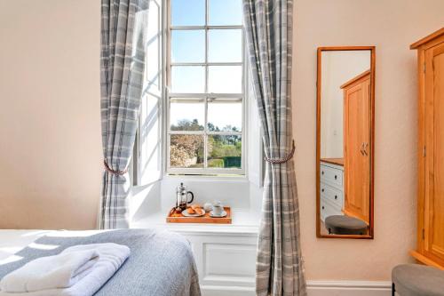 Postel nebo postele na pokoji v ubytování Finest Retreats - Sutton Hall Apt