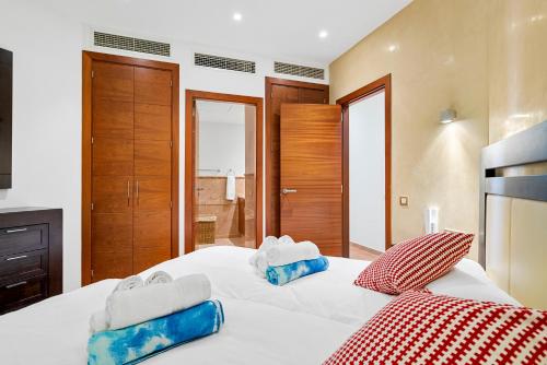 Tempat tidur dalam kamar di Alzaro 03 SEA and RASCA