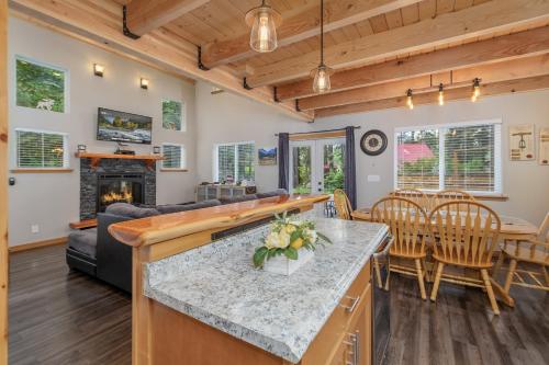 Φωτογραφία από το άλμπουμ του Compass Cabin by NW Comfy Cabins σε Leavenworth