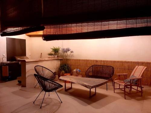 Photo de la galerie de l'établissement Maison moderne à Uzès centre ville à pied, à Uzès