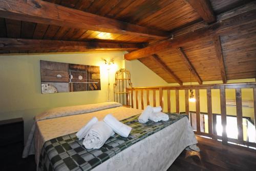 a bedroom with a bed with towels on it at La Fontana Dei Desideri in Alghero