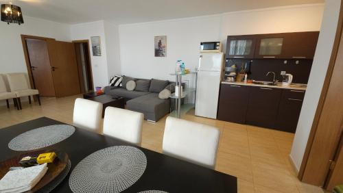 O bucătărie sau chicinetă la Complex Top Apartment