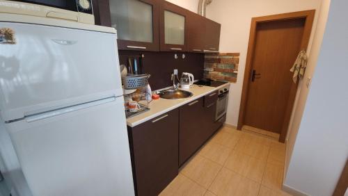 Complex Top Apartment tesisinde mutfak veya mini mutfak